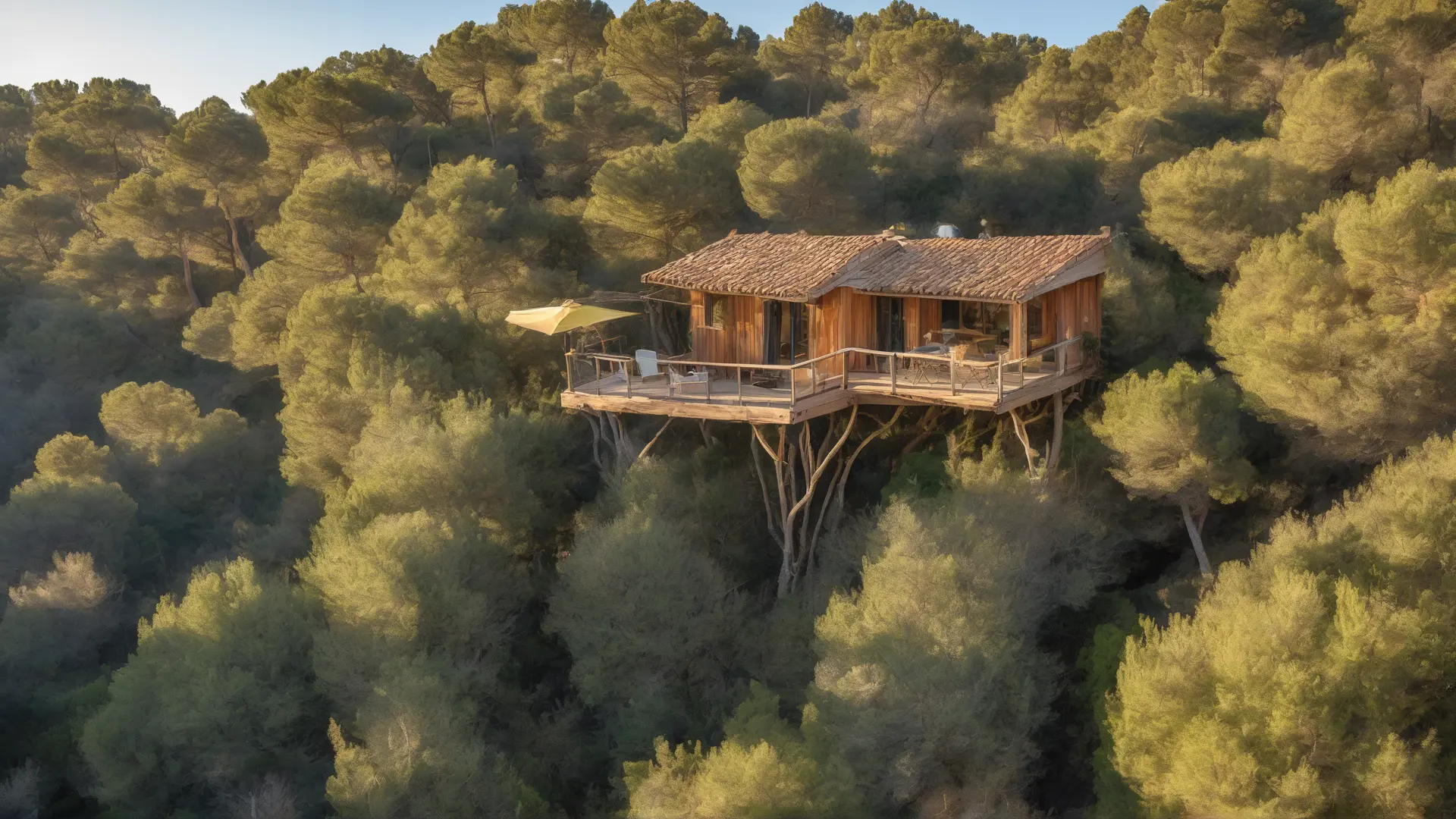 Hébergement insolite dans le Var avec cabane en bois dans les arbres